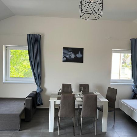 Apartman Byt 75M2 Klid Priroda Pro Rodinu Прага Екстериор снимка