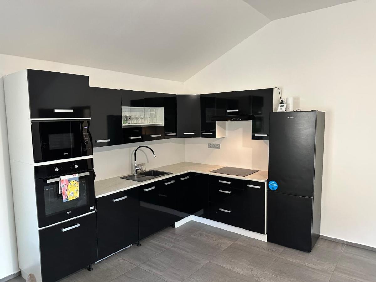 Apartman Byt 75M2 Klid Priroda Pro Rodinu Прага Екстериор снимка