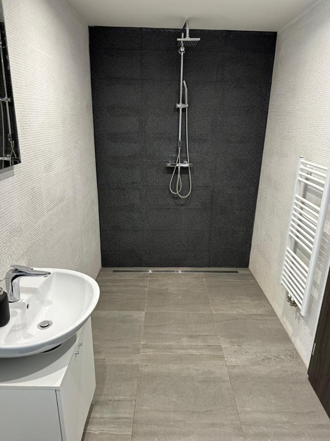 Apartman Byt 75M2 Klid Priroda Pro Rodinu Прага Екстериор снимка
