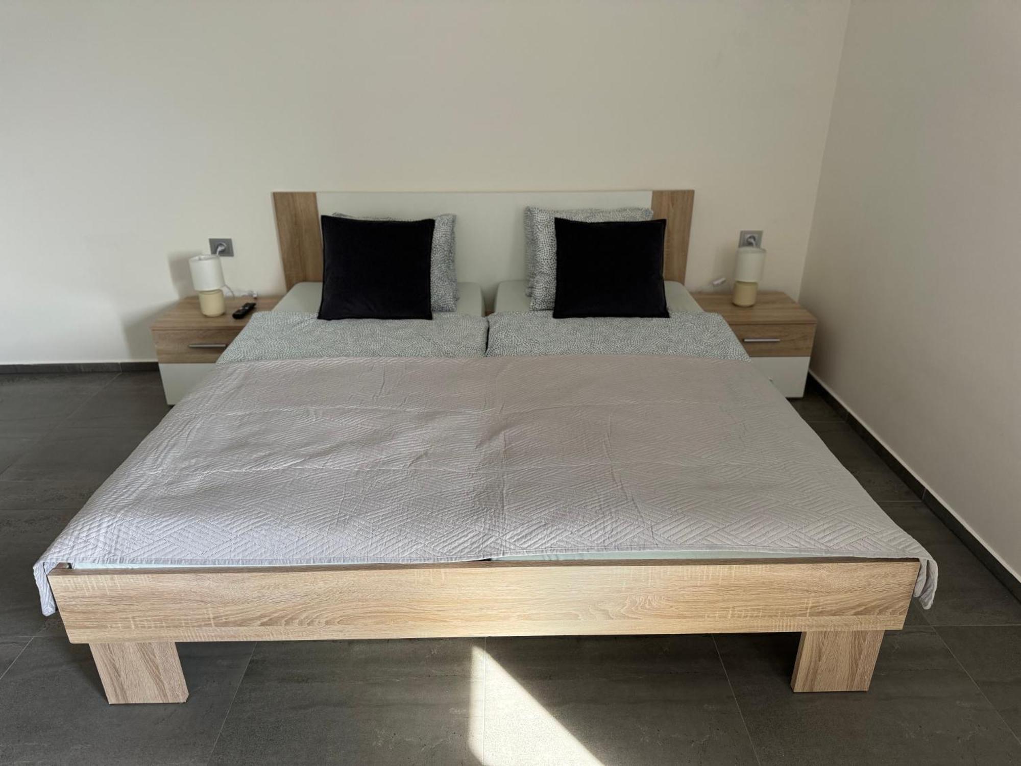 Apartman Byt 75M2 Klid Priroda Pro Rodinu Прага Екстериор снимка